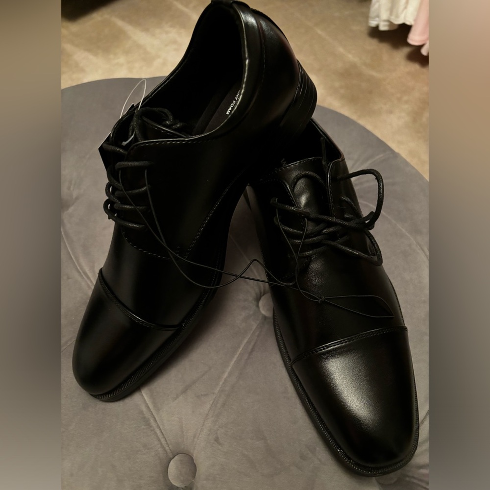 Van Heusen Men’s Shoes - NWT